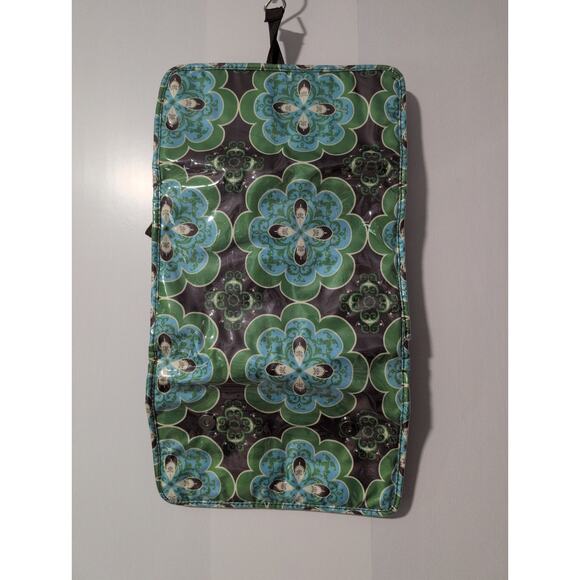 Contents Tri-Fold Toiletry Bag - Picture 4 of 4